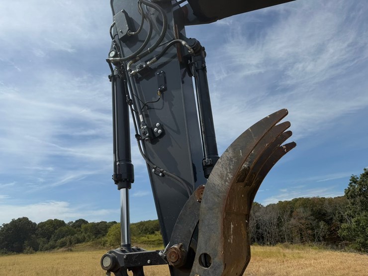 2024-deere-210g-lc-image-14