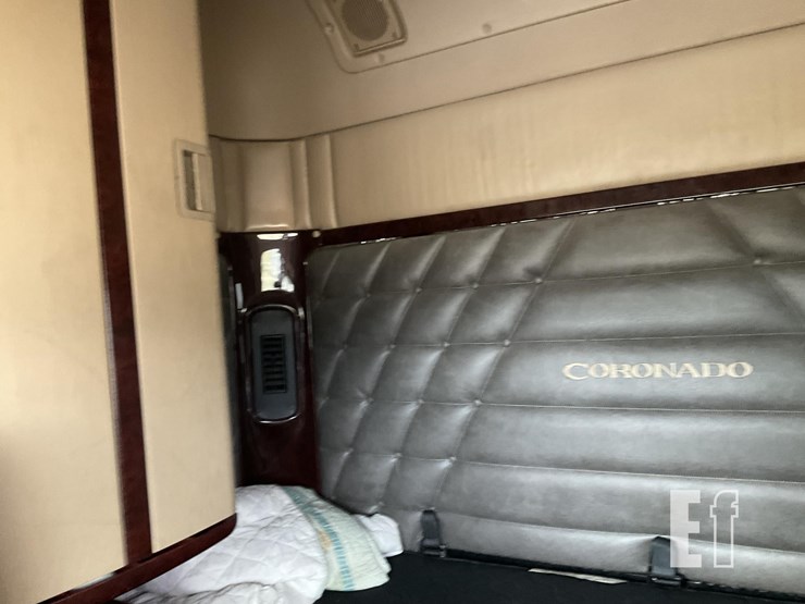 2014-freightliner-coronado-122-image-9