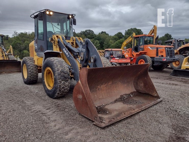2006-deere-444j-image-37