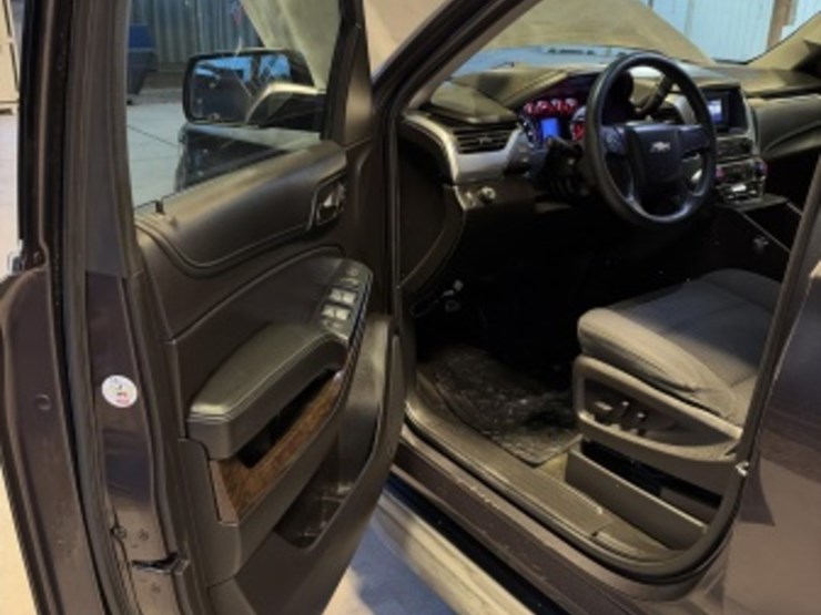 2017-chevrolet-tahoe-image-25