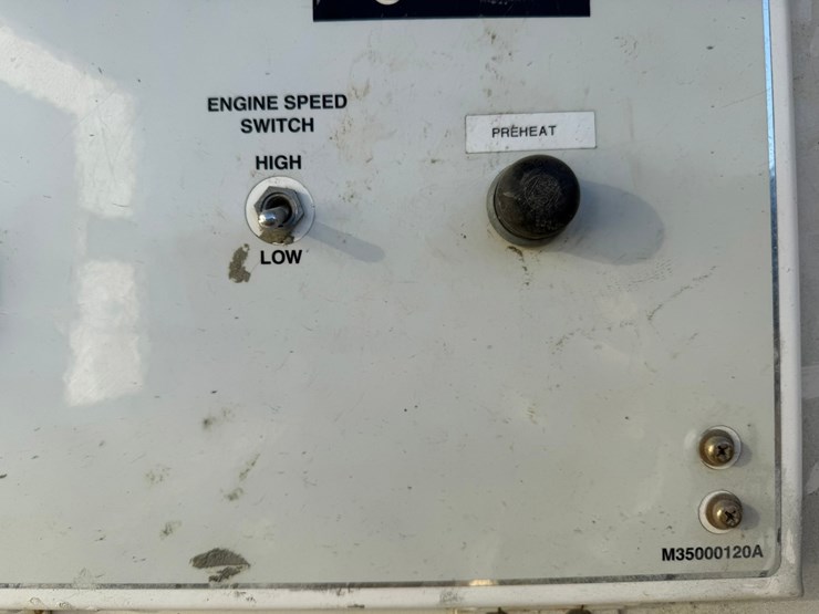 #3501-•-whisperwatt-dca-1651v-towable-generator-image-37