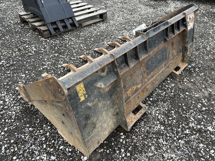 74”-skid-steer-tooth-bucket-image-5