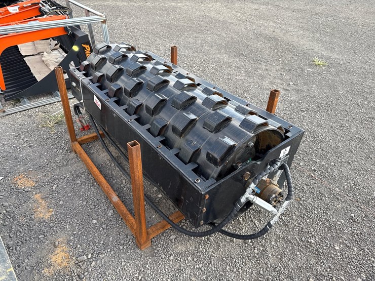#1054-•-60"-skid-steer-sheeps-foot-roller-image-2