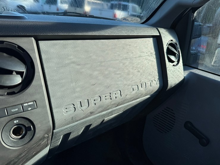 2013-ford-f550-image-36