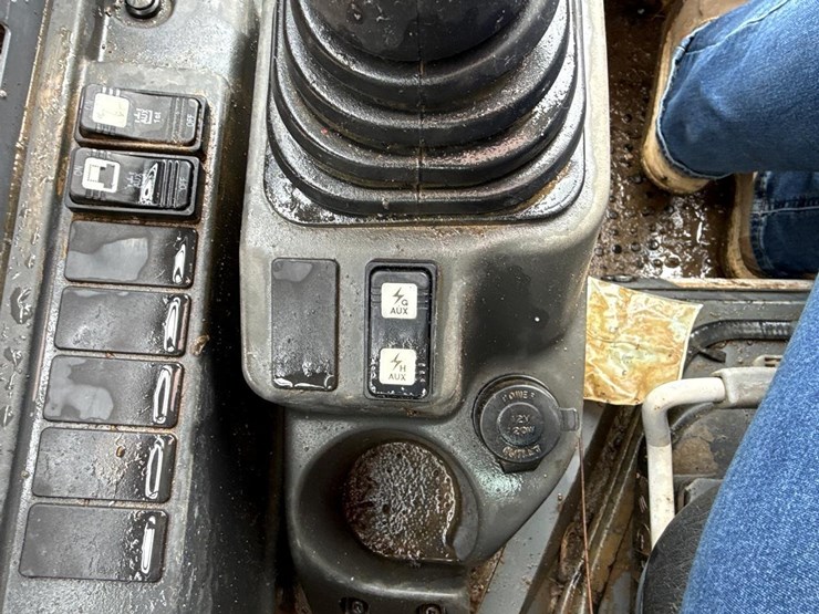 2020-takeuchi-tl8-image-27