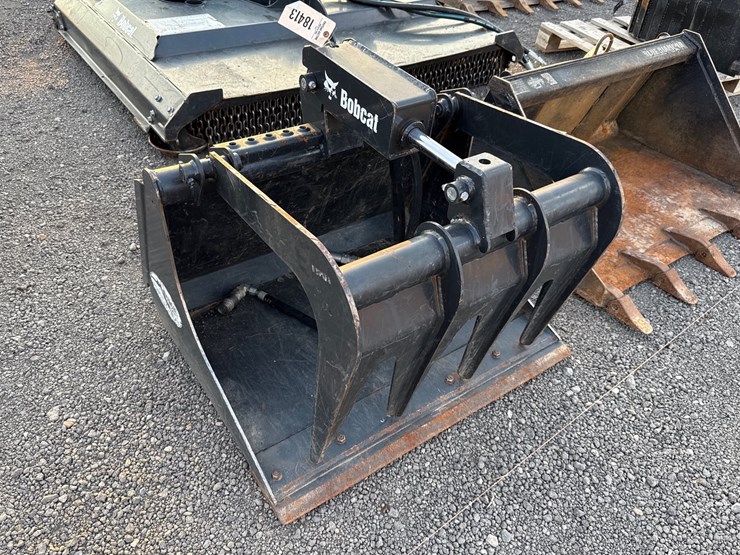 #2014-•-bobcat-36"-mini-skid-steer-single-cylinder-grapple-bucket-image-1