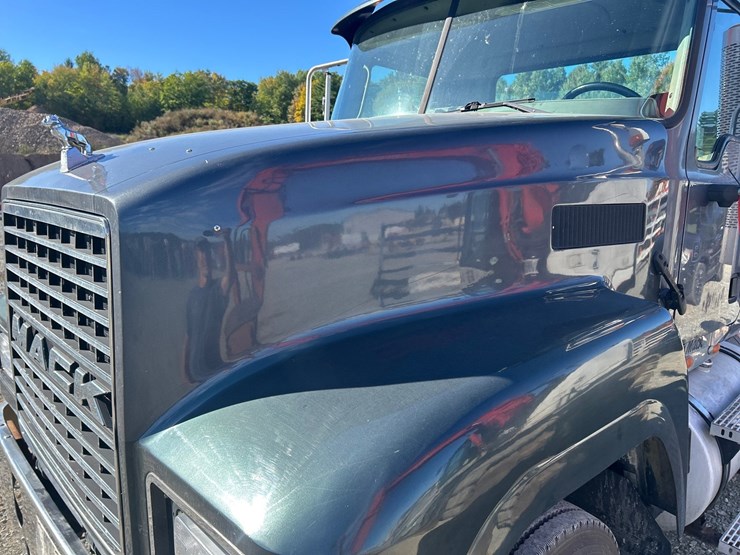 2004-mack-ch613-image-11