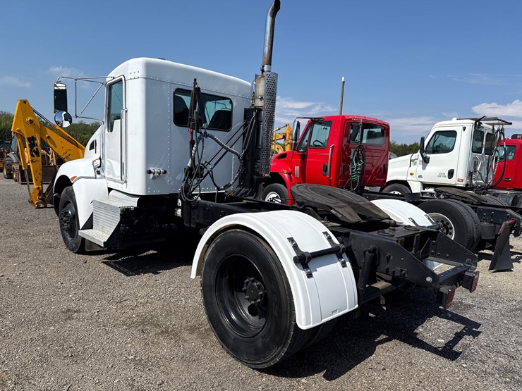 2010-kenworth-t370-image-8