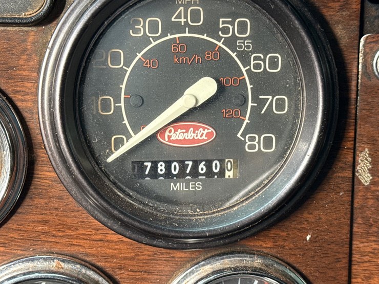 1997-peterbilt-378-image-18