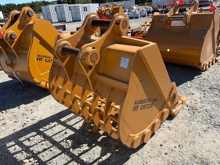 caterpillar-320-image-3