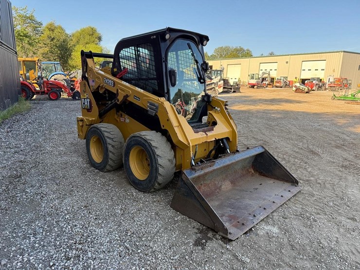 2020-caterpillar-242d3-image-6
