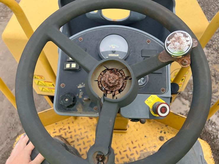 2010-caterpillar-cb34xw-image-16