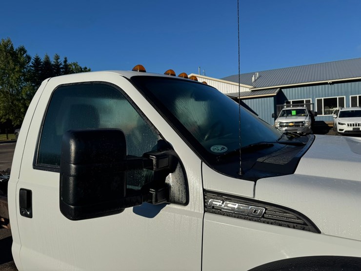 2013-ford-f550-image-16
