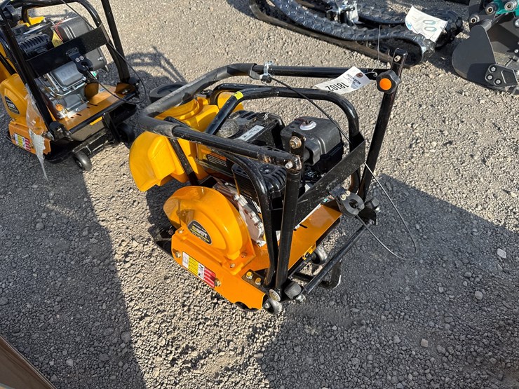 #1048-•-c90t-plate-compactor-image-5