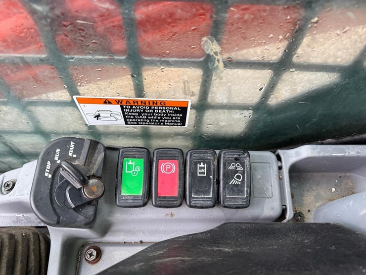 2012-kubota-svl75-image-24