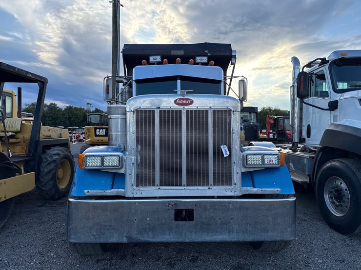 2001-peterbilt-379-image-2