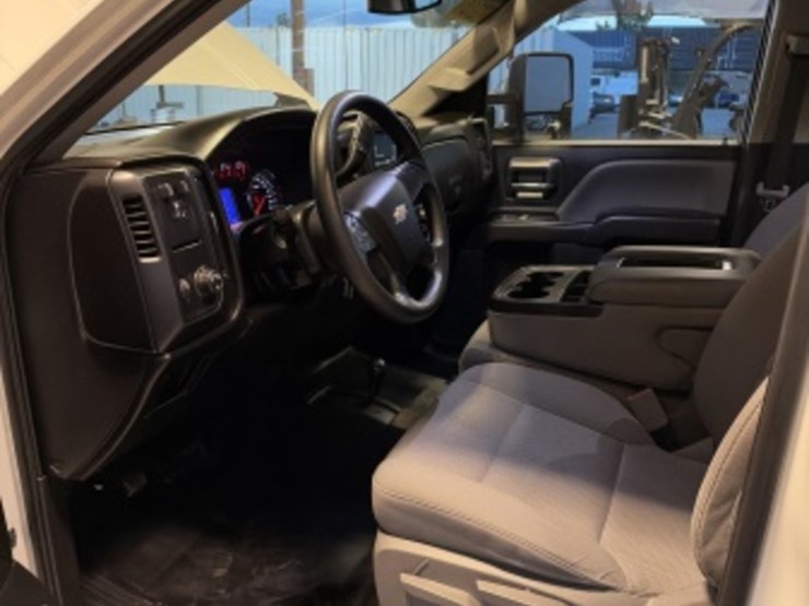 2018-chevrolet-silverado-1500-image-24