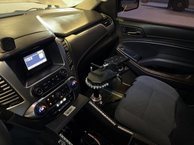 2016-chevrolet-tahoe-image-21