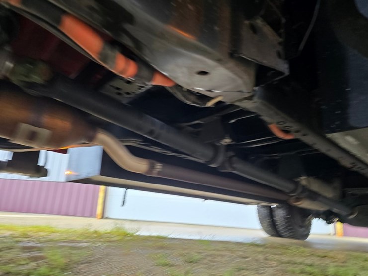 2025-ford-f550-xl-image-38