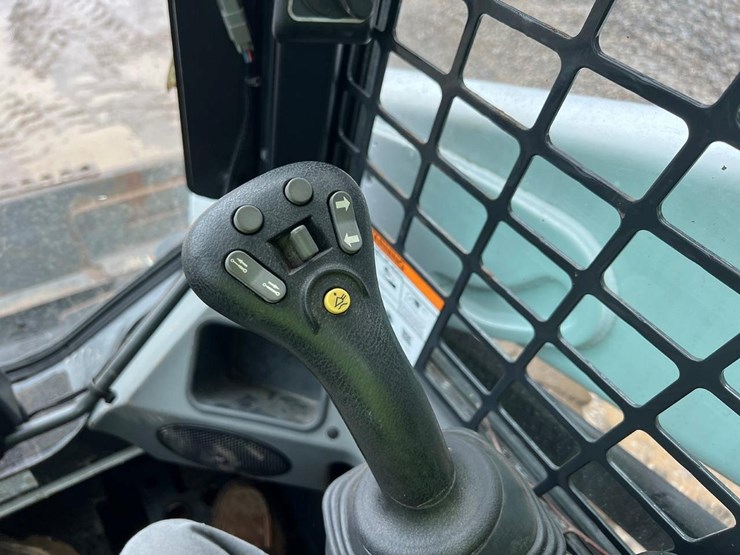 2018-bobcat-s570-image-21