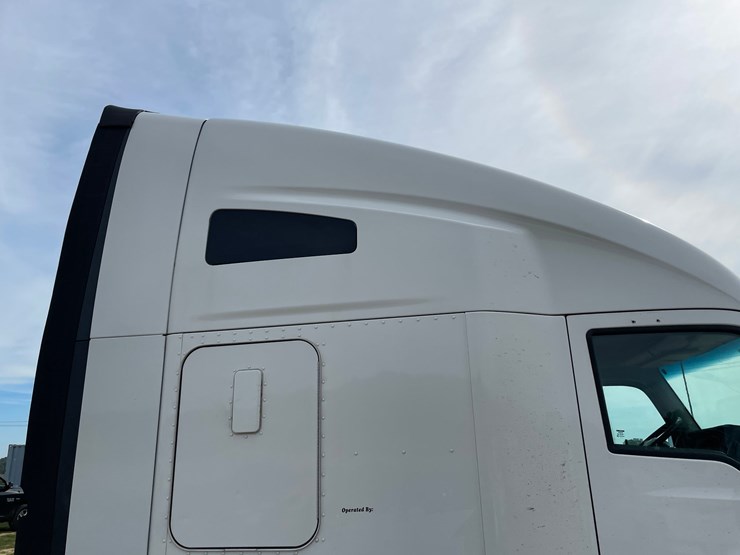 2017-kenworth-t680-image-14