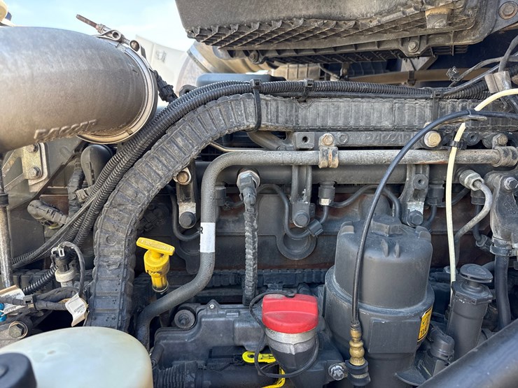 2019-peterbilt-579-image-56