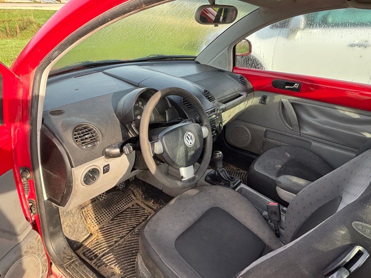 #1307-•-2001-volkswagon-beetle-(has-wi-title)-image-28