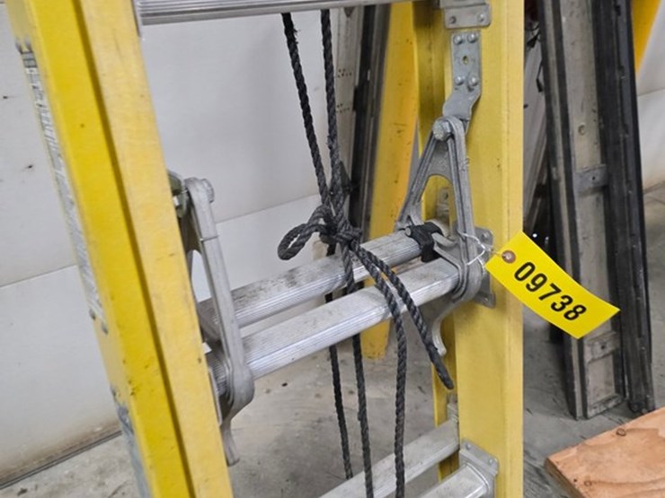 #9738-•-louisville-28'-extension-ladder-image-4