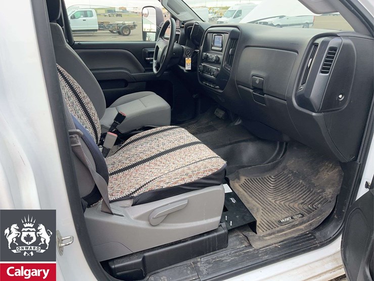 2015-chevrolet-silverado-2500hd-image-14