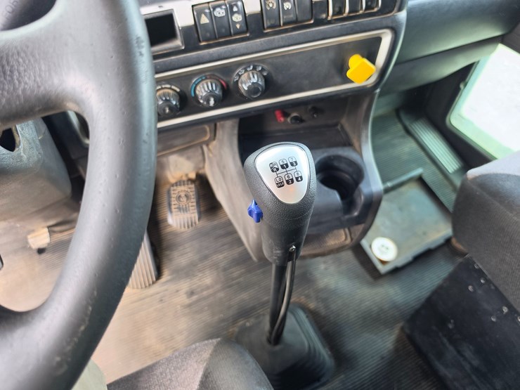 2013-kenworth-t800-image-19