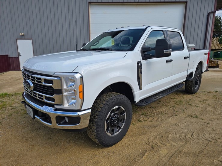 2023-ford-f350-xlt-image-1