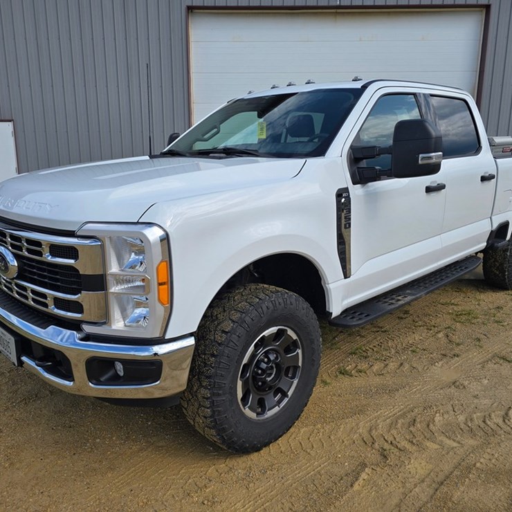 2023 FORD F350 XLT