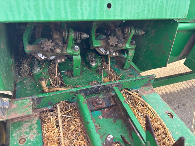john-deere-338-image-16