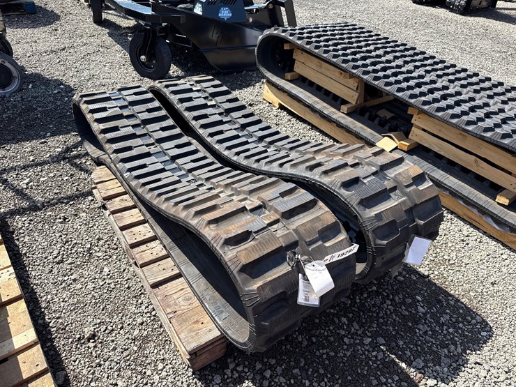 #2061-•-set-of-skid-steer-rubber-tracks-400-x-86-x-49-image-1