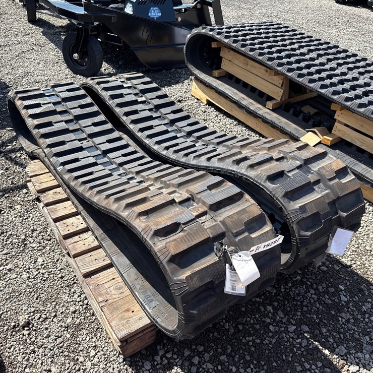 #2061 • SET OF SKID STEER RUBBER TRACKS 400 X 86 X 49