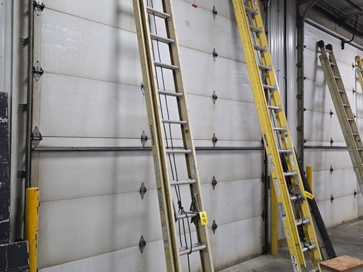 #9737-•-louisville-28'-extension-ladder-image-3