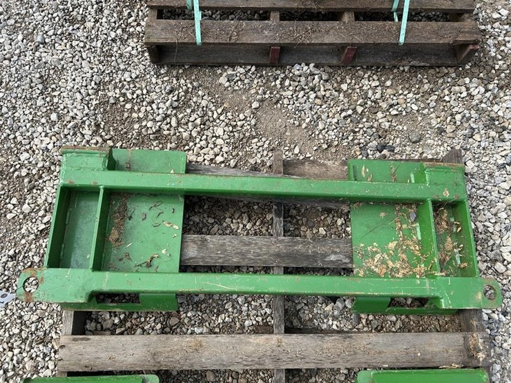 skid-steer-to-jd-50c-carrier-adaptor-image-2