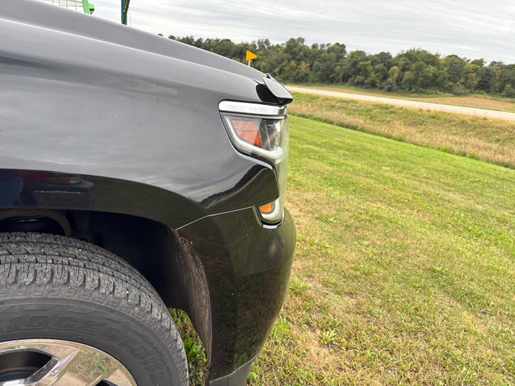2015-chevrolet-tahoe-ltz-image-16