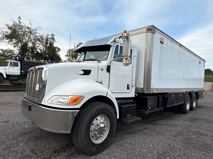 2007-peterbilt-340-image-1