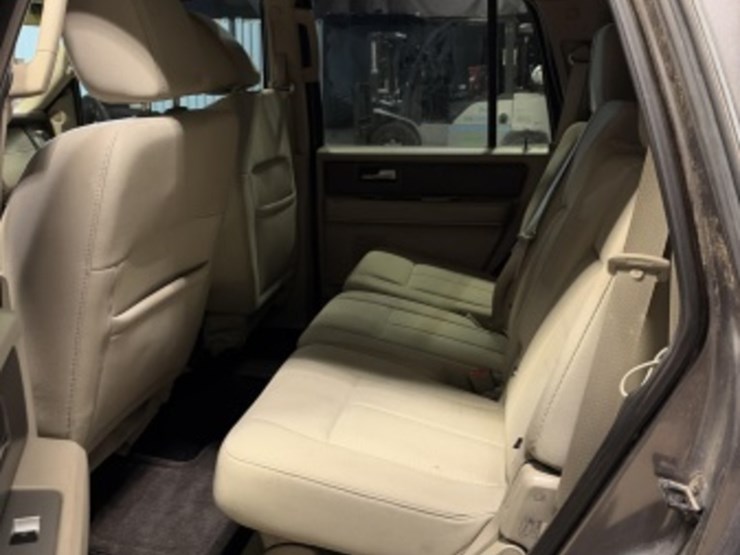 2014-ford-expedition-image-25