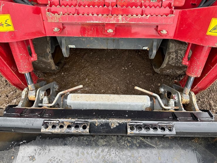 2021-takeuchi-tl8-image-10
