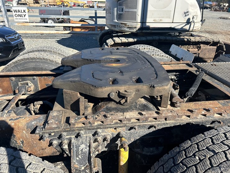 2004-mack-ch613-image-27