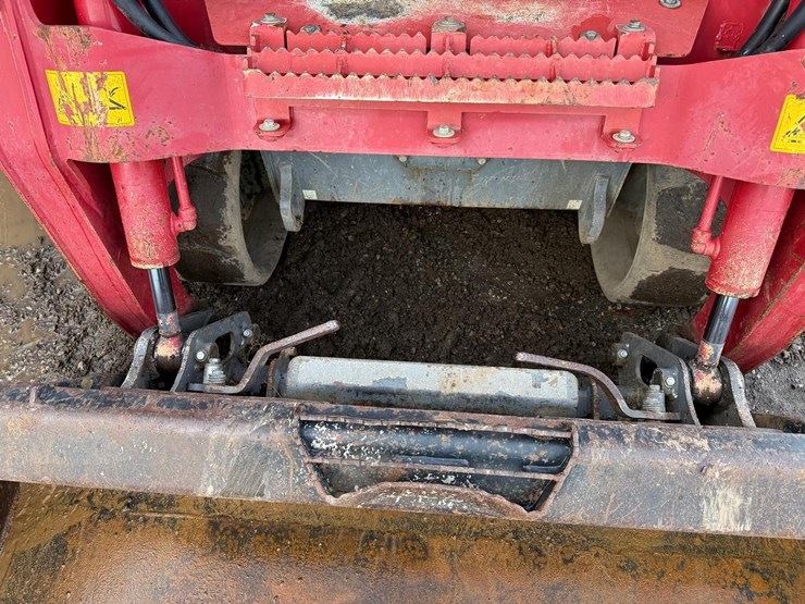2020-takeuchi-tl8-image-10