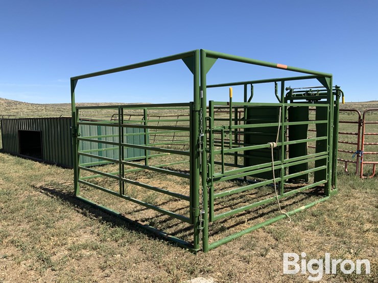 powder-river-calving-pen-w/self-catch-head-catch-image-5