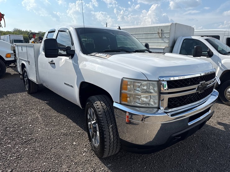 2011-chevrolet-2500-image-3