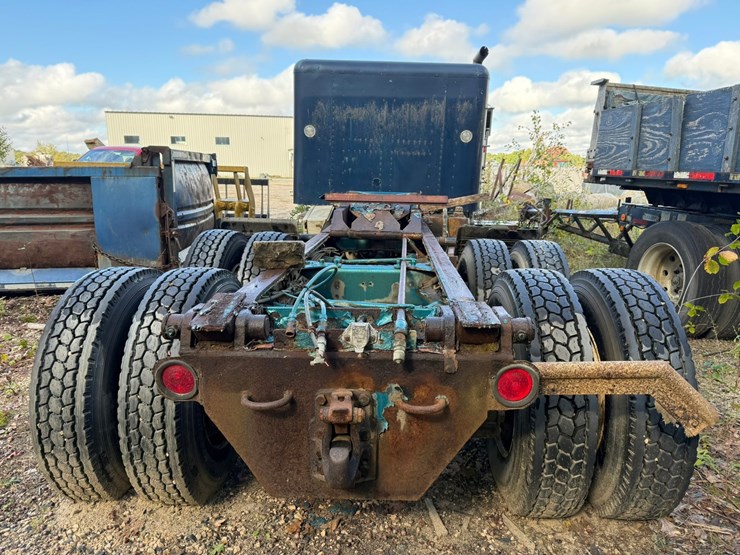 #3509-•-freightliner-sleeper-cab-truck-tractor-image-3