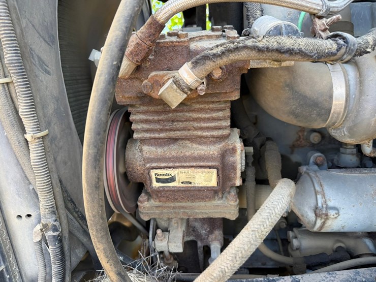 1991-ford-l8000-image-11