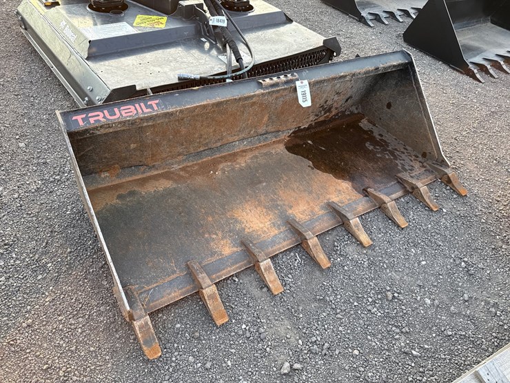 #2019-•-trubilt-72"-skid-steer-tooth-bucket-image-2