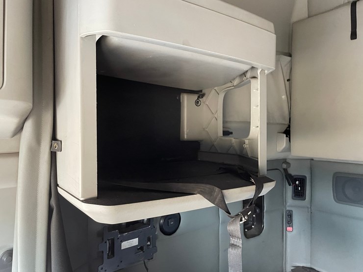 2017-kenworth-t680-image-60