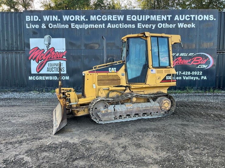 2004-caterpillar-d3g-xl-image-1